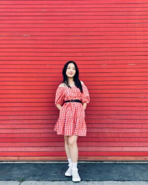 Malea Emma Tjandrawidjaja Instagram - Do you think red is my color? ❤️

Well, if you're not so sure like me, @evsieofficial has all the colors you need for your Summer fit! 🌞

𝘔𝘦𝘯𝘶𝘳𝘶𝘵 𝘬𝘢𝘭𝘪𝘢𝘯, 𝘢𝘬𝘶 𝘤𝘰𝘤𝘰𝘬 𝘱𝘢𝘬𝘦 𝘣𝘢𝘫𝘶 𝘸𝘢𝘳𝘯𝘢 𝘮𝘦𝘳𝘢𝘩 𝘨𝘢𝘬? ❤️

#maleaemma #evsiestyle #ad