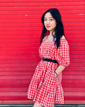 Malea Emma Tjandrawidjaja Instagram - Do you think red is my color? ❤️

Well, if you're not so sure like me, @evsieofficial has all the colors you need for your Summer fit! 🌞

𝘔𝘦𝘯𝘶𝘳𝘶𝘵 𝘬𝘢𝘭𝘪𝘢𝘯, 𝘢𝘬𝘶 𝘤𝘰𝘤𝘰𝘬 𝘱𝘢𝘬𝘦 𝘣𝘢𝘫𝘶 𝘸𝘢𝘳𝘯𝘢 𝘮𝘦𝘳𝘢𝘩 𝘨𝘢𝘬? ❤️

#maleaemma #evsiestyle #ad