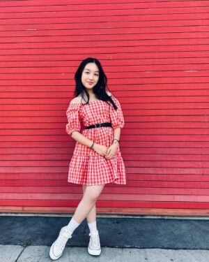 Malea Emma Tjandrawidjaja Instagram - Do you think red is my color? ❤️

Well, if you're not so sure like me, @evsieofficial has all the colors you need for your Summer fit! 🌞

𝘔𝘦𝘯𝘶𝘳𝘶𝘵 𝘬𝘢𝘭𝘪𝘢𝘯, 𝘢𝘬𝘶 𝘤𝘰𝘤𝘰𝘬 𝘱𝘢𝘬𝘦 𝘣𝘢𝘫𝘶 𝘸𝘢𝘳𝘯𝘢 𝘮𝘦𝘳𝘢𝘩 𝘨𝘢𝘬? ❤️

#maleaemma #evsiestyle #ad