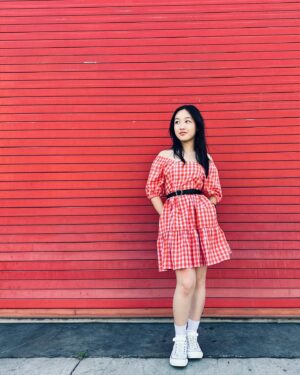 Malea Emma Tjandrawidjaja Instagram - Do you think red is my color? ❤️

Well, if you're not so sure like me, @evsieofficial has all the colors you need for your Summer fit! 🌞

𝘔𝘦𝘯𝘶𝘳𝘶𝘵 𝘬𝘢𝘭𝘪𝘢𝘯, 𝘢𝘬𝘶 𝘤𝘰𝘤𝘰𝘬 𝘱𝘢𝘬𝘦 𝘣𝘢𝘫𝘶 𝘸𝘢𝘳𝘯𝘢 𝘮𝘦𝘳𝘢𝘩 𝘨𝘢𝘬? ❤️

#maleaemma #evsiestyle #ad