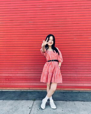 Malea Emma Tjandrawidjaja Instagram - Do you think red is my color? ❤️

Well, if you're not so sure like me, @evsieofficial has all the colors you need for your Summer fit! 🌞

𝘔𝘦𝘯𝘶𝘳𝘶𝘵 𝘬𝘢𝘭𝘪𝘢𝘯, 𝘢𝘬𝘶 𝘤𝘰𝘤𝘰𝘬 𝘱𝘢𝘬𝘦 𝘣𝘢𝘫𝘶 𝘸𝘢𝘳𝘯𝘢 𝘮𝘦𝘳𝘢𝘩 𝘨𝘢𝘬? ❤️

#maleaemma #evsiestyle #ad