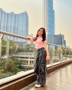 Malea Emma Tjandrawidjaja Instagram - Thank you everyone for the well wishes via comments and DMs. Really appreciate it! 🤗

While I'm still recovering, here are some pictures from my Indonesian trip last month. I really missed Indonesia! 🥰

𝘛𝘦𝘳𝘪𝘮𝘢 𝘬𝘢𝘴𝘪𝘩 𝘺𝘢 𝘣𝘶𝘢𝘵 𝘴𝘦𝘮𝘶𝘢 𝘱𝘦𝘳𝘩𝘢𝘵𝘪𝘢𝘯𝘯𝘺𝘢 𝘭𝘦𝘸𝘢𝘵 𝘬𝘰𝘮𝘦𝘯 𝘥𝘢𝘯 𝘋𝘔. 𝘒𝘢𝘭𝘪𝘢𝘯 𝘦𝘮𝘢𝘯𝘨 𝘵𝘩𝘦 𝘣𝘦𝘴𝘵! 🤗⁣
⁣
𝘚𝘦𝘬𝘢𝘳𝘢𝘯𝘨 𝘢𝘬𝘶 𝘮𝘢𝘴𝘪𝘩 𝘳𝘦𝘤𝘰𝘷𝘦𝘳𝘪𝘯𝘨, 𝘫𝘢𝘥𝘪 𝘪𝘯𝘪 𝘢𝘬𝘶 𝘱𝘰𝘴𝘵 𝘧𝘰𝘵𝘰 𝘧𝘰𝘵𝘰 𝘱𝘢𝘴 𝘥𝘪 𝘐𝘯𝘥𝘰𝘯𝘦𝘴𝘪𝘢 𝘣𝘶𝘭𝘢𝘯 𝘭𝘢𝘭𝘶 𝘺𝘢. 𝘒𝘢𝘯𝘨𝘦𝘯 𝘣𝘢𝘯𝘨𝘦𝘵 𝘥𝘦𝘩 𝘴𝘢𝘮𝘢 𝘐𝘯𝘥𝘰! 𝘔𝘰𝘨𝘢-𝘮𝘰𝘨𝘢 𝘣𝘪𝘴𝘢 𝘣𝘢𝘭𝘪𝘬 𝘬𝘦 𝘐𝘯𝘥𝘰 𝘭𝘢𝘨𝘪 𝘴𝘦𝘨𝘦𝘳𝘢 𝘺𝘢𝘢𝘢𝘢... 🥰

#maleaemma #meilien #dilan1983 #Dilan1983WoAiNi