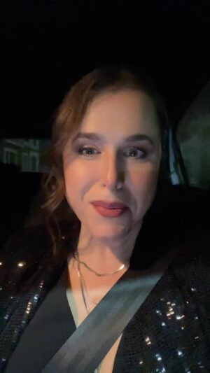Malena Guinzburg Instagram - Llegando a los @mfdigital_ok escuchando el audio de #tiamirta