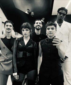 Malena Sánchez Instagram - ✨
Dolce&Gabbana - LADO B
#DGSS25 #Milán
Acá algunas fotitos del back que fuimos sacando nosotres a lo largo del viaje express con @dolcegabbana 
Gracias a toda la gente linda que nos cruzamos, gracias Mati por ser Mati, te amo. 
(Foto 10 ya en chanclas porque una bomba los tacos pero más de 2 horas no aguanto)