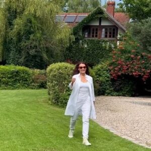 Małgorzata Pieczyńska Instagram - Żegnam Klekotki wypoczęta, wymasowania jak królowa😜👍 Co za wspaniałe miejsce, przeszklona sauna z widokiem na zieleń, SPA jak podróż w czasoprzestrzeni ,rowery i cisza … tylko woda szumi.

#klekotkisentospa #klekotki #weekendwspa #slowlife