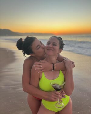 Malia White Instagram - What a year 33 was! 

I felt loss but found love, witnessed old friends become new parents, visited new countries, crossed the Atlantic Ocean (again), made it home to be with family, celebrated friends getting married, danced the night away with friends who became family, wrapped a TV show, had new career ventures, had a lot of highs but some really low lows— but most importantly I learned a lot about what matters most.  Thankful I caught the sunrise this morning ! 💕

Here’s to 34! ❤️🥂 Thank you for all the love & support this year x