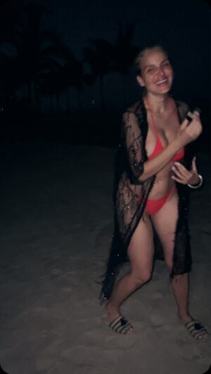 Malillany Marín Instagram - 🌹💃🌜✨✨🌊