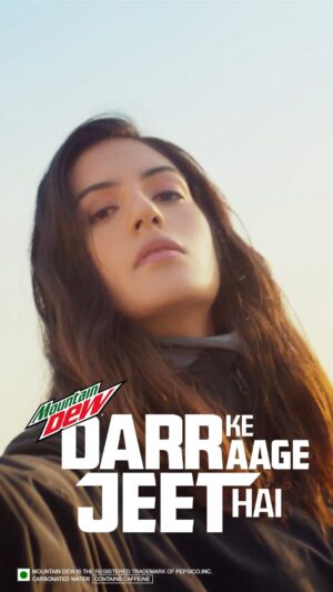 Mandira Bedi Instagram - @mountaindewin ‘s latest film caught me off guard! Did you know 83% of viewers, myself included, assumed the hero was a man? It really makes you think about how we perceive courage. This Independence Day, let’s break free from these assumptions because #HimmatPehchaanNahiPuchhti. #CourageHasNoBias #HappyIndependenceDay #MountainDewIndia #Ad #Partnership