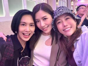 Mandy Wong Instagram - Thanks for having me 🥰🙏🏻
戲劇學院的靚靚師姐 @athena_chuyan @kearenpang 😘

同大師兄秋生哥 

仲見到好多Dance School嘅舊同學
點解我啲同班同學跟N年前都係一模一樣😌💃🏻

#演藝學院校友會20周年