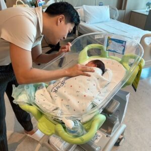 Maneerat Kam-Uan Instagram - Welcome to the world, Beluga!
ดีใจ อาแม่และอาหลานแข็งแรงมาก 👍🏻✨ 
น้ารอถักเปียน้า 👧🏻