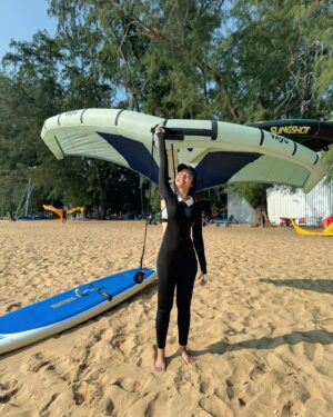 Maneerat Kam-Uan Instagram - มีคนถาม ว่า Wing Foiling คืออะไร?? เอามาให้ดูแล้วค่ะ 
บ่าย 2 เจอกันในช่องเรา #จะไปป่ะหล่ะ  นะคะๆๆ
@bow_benjawan