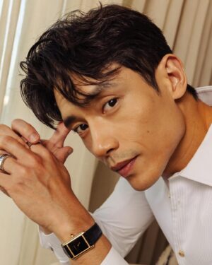 Manny Jacinto Instagram - @mannyjacinto is bringing sexy back to ‘Star Wars.’ “I think whether it be being Asian, or Filipino, or Canadian,” he says, “there’s always going to be this sense of always being in disbelief that people actually find you attractive.”

At the link in bio, Jacinto talks training for ‘The Acolyte’s’ breathtaking fight scenes, what he learned after getting cut from Top Gun: Maverick, working with Lindsay Lohan on Freaky Friday 2, and what he hopes to do in season two.

Written by @yanggoh 
Photos by @tracythnguyen and @goldhouseco