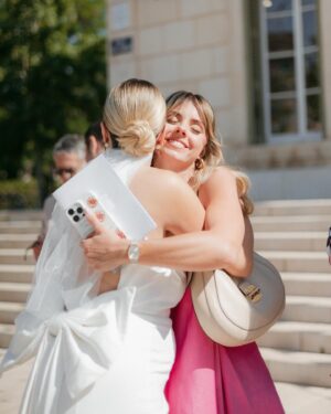 Manon Quadratus Instagram - Être le témoin de sa sœur jumelle et de leur amour @anaisquadratus & @thomasmezza7 🩷 

Vous préférez quelle photo ? 😍

Recap en photo de ce moment fort en émotion. Spoiler alert: J’ai pleuré 🥹 

#wedding #weddingday #ootd #ootdfashion #look #lookoftheday
