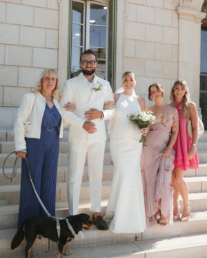 Manon Quadratus Instagram - Être le témoin de sa sœur jumelle et de leur amour @anaisquadratus & @thomasmezza7 🩷 

Vous préférez quelle photo ? 😍

Recap en photo de ce moment fort en émotion. Spoiler alert: J’ai pleuré 🥹 

#wedding #weddingday #ootd #ootdfashion #look #lookoftheday