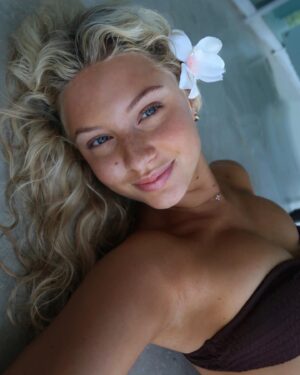 Manou Jue Cardoso Instagram - Blooming 🌸