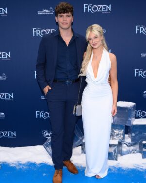Manou Jue Cardoso Instagram - FROZEN PREMIÈRE❄️🤍