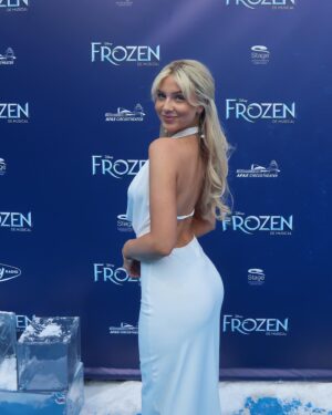 Manou Jue Cardoso Instagram - FROZEN PREMIÈRE❄️🤍