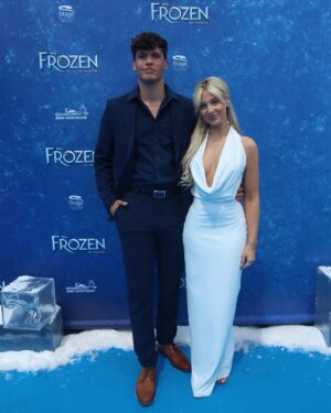 Manou Jue Cardoso Instagram - FROZEN PREMIÈRE❄️🤍