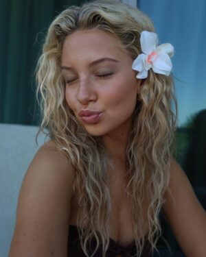 Manou Jue Cardoso Instagram - Blooming 🌸