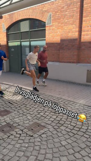 Måns Möller Instagram - Tänk om man orkade göra hoppsasteg i en mil !!!!! Han e otrolig ❤️man blir sjukt glad av att få hänga med Viggo. Tack dagens löpcoacher Stökis @henke213 o  @gab.b123