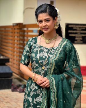 Mansi Joshi Instagram - ❤️🌹

#Nandha #Chandrakantham #Asianet #malayalam