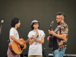 Manson Cheung Instagram - Truly grateful to have met @justinkawikayoung , Ehan and Paul. I’m honoured to share stage with you and seeing you live, your music heals ✨ 🤙🏻 Thank you @ccchoice for bringing us together.

Mahalo for your warm remind, that we can live happier, if we focus on what we have, but no what we don’t have in our lives. 

Shout out to dear Yvonne and ChiChung, gifted us the shirt designed by @davidshepardhawaii all the way from Hawaii!

ALOHA OE! Until we meet again 🌸

P.S. got seventh pic from dear Manliens 🪐👀

#天空草地
