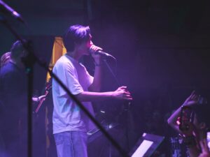 Manson Cheung Instagram - 預兆

六月三十日的 紀念家駒和Beyond 音樂會 
因地理位置 安排了在錄音室進行簡單妝頭

化妝時心情有點緊張，頭腦有很多雜念

例如是...
我該怎樣演唱家駒的作品呢？
我在台上該說什麼呢？
我會不會忘詞呢？...
（被 anxiety takeover 的表徵）

在錄音房來回踱步時
Kaho 進入了對面的房間
我從玻璃中看到他的背影
白Tee上寫著 “Enjoy”… 
是的，只要 enjoy 就好了

Enjoy the show
Enjoy the interaction with the music 
Enjoy the moment with the audience!
Enjoy the interaction with God, with Kakui, with your Idol

Remember how he shares his love and magic energy in every song. Do you remember how “AMANI” hit you when we worked on the farm?

“You’re always here, we miss you so much.”

Snap by @teddy5photo 
Makeup by @kahocheng_upton 
Hair by @jayyeung.theedge