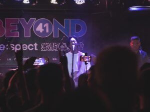 Manson Cheung Instagram - 預兆

六月三十日的 紀念家駒和Beyond 音樂會 
因地理位置 安排了在錄音室進行簡單妝頭

化妝時心情有點緊張，頭腦有很多雜念

例如是...
我該怎樣演唱家駒的作品呢？
我在台上該說什麼呢？
我會不會忘詞呢？...
（被 anxiety takeover 的表徵）

在錄音房來回踱步時
Kaho 進入了對面的房間
我從玻璃中看到他的背影
白Tee上寫著 “Enjoy”… 
是的，只要 enjoy 就好了

Enjoy the show
Enjoy the interaction with the music 
Enjoy the moment with the audience!
Enjoy the interaction with God, with Kakui, with your Idol

Remember how he shares his love and magic energy in every song. Do you remember how “AMANI” hit you when we worked on the farm?

“You’re always here, we miss you so much.”

Snap by @teddy5photo 
Makeup by @kahocheng_upton 
Hair by @jayyeung.theedge