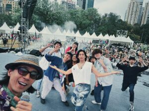 Manson Cheung Instagram - Dreamers dream come true.

希望會有更多更正互外音樂節，例如天空草地 vol. 2, 3, 4… 🌳

Thank you so much @ccchoice for having me, the experience is beyond words! And thank you @justinkawikayoung, Ethan and Paul, I’m grateful to be on stage with you all!

Also the band @enoch_cheng as keys and bandleader , @tl1226 as percussion and background vocals, 
@lokachunn on guitars
@chunhinn on bass
@deanabubblegum on drum
@notyourdailymuggle on backing vocalist 
@timothychan.music on programs

Thank you for joining us in Imagineland 2024! @hk_pop_culture_festival 

#天空草地