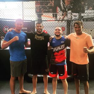 Mansour Barnaoui Instagram - Gros sparring avec mes frères Tounsi a la @tndubai 🇹🇳🇹🇳🇹🇳
Big sparring with my Tunisia brothers at @tndubai 🇹🇳🇹🇳🇹🇳 @mounirlazzez @amin_fierceness_ayoub #tunisia #fighters #brothers #ufc #bravemma #mma #sparring