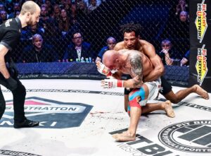 Mansour Barnaoui Instagram - 👊🏽👊🏽🐍

#fighting #ksw #cage #mma #worrier #fight