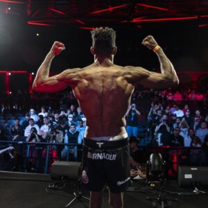 Mansour Barnaoui Instagram - A demain 🥊💥 @bellatormma 

📸 @element360_fight_dept @varomartinezphoto @adrumor