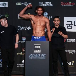 Mansour Barnaoui Instagram - Le début du combat 👊🏾 Vos pronostics sur le nom de mon prochain adversaire ?