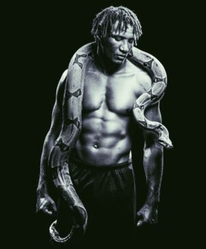 Mansour Barnaoui Instagram - [CONFIDENCE] Quand je pose un pied sur l’octogone je repense à tous les moments les plus durs que j’ai vécu. Et je fais rejaillir cette force qui me permet de tout surmonter. Chacun, à notre façon nous devons surmonter des épreuves, des difficultés. Le chemin n’a pas toujours été simple pour moi non plus et derrière chaque victoire, chaque réussite se cachent des heures d’entraînement physique mais aussi moral. C’est un travail sans relâche depuis des années mais j’y crois, j’y ai toujours cru et je n’ai jamais eu peur. Même si la difficulté est là, il faut y croire et ne jamais flancher. Affronte tes peurs, prends les devants et gagne 👊🏾 @sessiondesert 📸