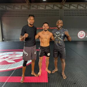 Mansour Barnaoui Instagram - Merci a tous pour le soutien, cette victoire c'est la notre #bellator #tunisia #france #mma #victory

📸 @element360_fight_dept @varomartinezphoto @adrumor