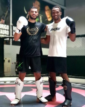 Mansour Barnaoui Instagram - A big thanks  to the nogueira team for the hospitality , thanks to all the coaches and fighters, thank you @mounirlazzez and @anas_siraj_mounir for your kindness 
@tndubai place to train in dubai 

#fighter #tunisia #ufc #roadfc #mma #dubai #afrosamurai #camp @so_coaching