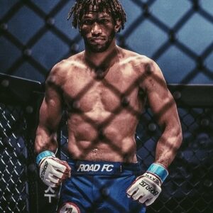 Mansour Barnaoui Instagram - [PHOTOS EXCLUSIVES] Un souvenir plus que mémorable, un moment pour lequel j’ai travaillé pendant des années 🙏🏾🥊🏆
📸 @sessiondesert