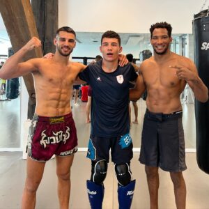 Mansour Barnaoui Instagram - Sparring avec @mansourbarnaoui ce matin ! @bellatormma we are coming 🔥 
-
-

#mma #champion #bellator #ufc #bjj #grappling #boxing #paris
