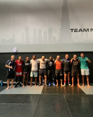 Mansour Barnaoui Instagram - A big thanks  to the nogueira team for the hospitality , thanks to all the coaches and fighters, thank you @mounirlazzez and @anas_siraj_mounir for your kindness 
@tndubai place to train in dubai 

#fighter #tunisia #ufc #roadfc #mma #dubai #afrosamurai #camp @so_coaching