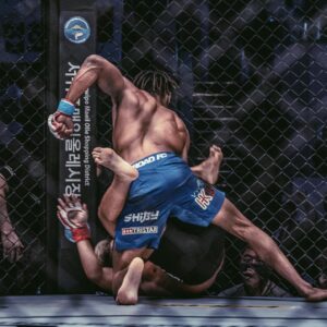 Mansour Barnaoui Instagram - [PHOTOS EXCLUSIVES] Un souvenir plus que mémorable, un moment pour lequel j’ai travaillé pendant des années 🙏🏾🥊🏆
📸 @sessiondesert
