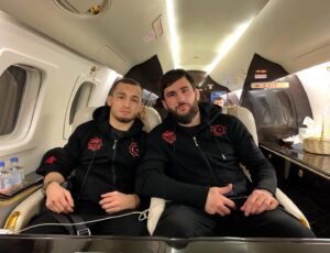 Mansur Khatuev Instagram - Пять минут - полет нормальный 😁✋🏽 @vagaev_abubakar