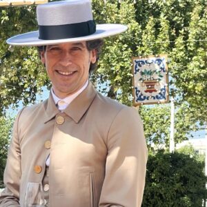 Manuel Lombo Instagram - ¡Siempre presumo de ir caballo con la más guapa! @paulasuarez0_  Gracias por la alegría que me das siempre. Querido @lorojaime habrá que repetir, ¿no?
