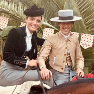 Manuel Lombo Instagram - ¡Siempre presumo de ir caballo con la más guapa! @paulasuarez0_  Gracias por la alegría que me das siempre. Querido @lorojaime habrá que repetir, ¿no?