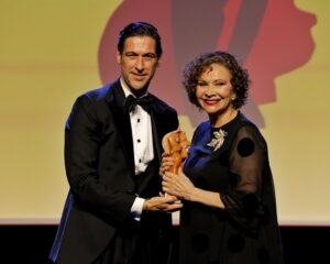 Manuel Lombo Instagram - Anoche celebramos el flamenco como se merece. 

Gracias @fundacioncajasol por la creación de estos premios flamencos y por permitirme capitanear este barco, que espero llevar siempre a buen puerto, para con ello dignificar y ensalzar aún más si cabe, nuestra mayor seña de identidad.

Gracias también a los premiados por aceptar el galardón y engrandecer con su presencia la gala, así como al público que asistió y embelleció de manera sublime esta primera edición. 

¡Larga vida a los premios del Flamenco Cajasol!
