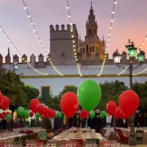 Manuel Lombo Instagram - Hacía mucho tiempo que no me repeinaba, pero anoche decidí “interpretarme” un poco para la XVII Gala de los premios @revista_escaparate de Sevilla. Una noche de ensueño en el Patio de Banderas. Gracias por la invitación y enhorabuena por el montaje.