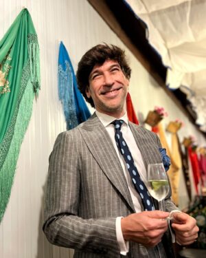 Manuel Lombo Instagram - ¿Vamos a por otro asalto?
Otras miles de gracias a @alvaromoreno.es que me está vistiendo toda esta feria.#
#feriadesevilla