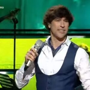 Manuel Lombo Instagram - Más vale un rato de risa, que veinte de sufrimiento…

Mi último paso por @tierratalentotv rindiendo homenaje a Miguel Vargas Bambino, en su “año salvaje”.

#bambino
#lomboxbambino 
#manuellombo 
#añosalvaje