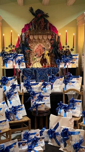 Manuel Lombo Instagram - Mi familia y mis amigos han debido de ser muy buenos… ¡Gracias Majestades! Aunque no veo nada con mi nombre, espero que se hayan acordado de mí en alguna otra casa. No obstante, mi deseo no es otro que poder seguir compartiendo la ilusión de este día, rodeado de la gente a la quiero.