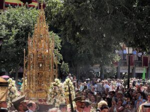 Manuel Lombo Instagram - Disfrutando de la maravilla que es Toledo y su día grande. Una ciudad de ensueño que se engalana para el Corpus Cristi.
