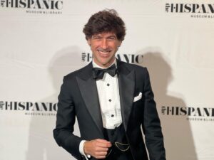 Manuel Lombo Instagram - Anoche tuve la dicha de volver a formar parte de la gala que celebra la @hispanic_society anualmente en NY en el Metropolitan Club. Qué mejor manera para celebrar el día Internacional del Flamenco, aportando mi voz y cantando al baile como broche final en la entrega de los reconocimientos que hace esta institución en defensa de la cultura y el arte hispánicos.